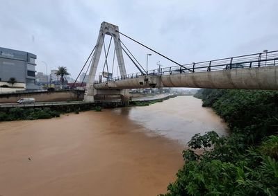 Rio Itaja&iacute;-Mirim entra em estado de aten&ccedil;&atilde;o em Brusque; Proje&ccedil;&atilde;o aponta poss&iacute;vel eleva&ccedil;&atilde;o do rio a 4,90 metros ap&oacute;s a meia-noite