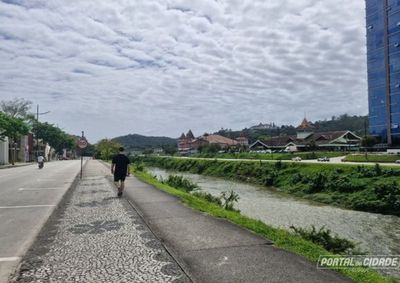 Previs&atilde;o indica sol entre nuvens e praticamente nenhuma possibilidade de chuva durante s&aacute;bado e domingo