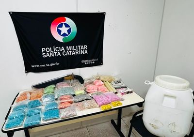 Al&eacute;m dos 24.486 comprimidos de ecstasy, policiais encontraram MDMA, subst&acirc;ncia sint&eacute;tica associada ao ecstasy, e diferentes formas de LSD