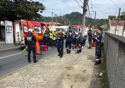 Acidente ocorreu na manh&atilde; desta segunda-feira (3), na rua Bahia; equipes de resgate foram acionadas, mas a v&iacute;tima morreu no local