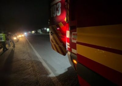 Motocicleta colidiu na traseira de um carro na noite de sexta-feira; segundo informa&ccedil;&otilde;es iniciais, o motorista deixou o local sem prestar socorro