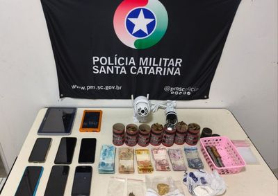 Homem de 42 anos e mulher de 38 foram encaminhados &agrave; Central de Plant&atilde;o Policial