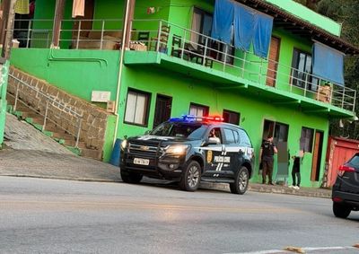 Im&oacute;vel monitorado pela DIC j&aacute; era alvo de investiga&ccedil;&otilde;es; coca&iacute;na, crack, dinheiro e celulares foram apreendidos