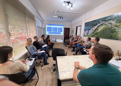 Defesa Civil, Bombeiros, Pol&iacute;cia e secretarias municipais participaram do encontro realizado na quinta-feira (20)