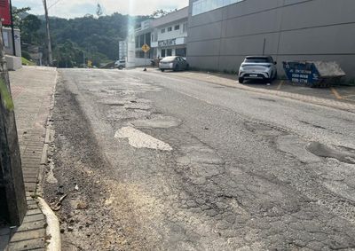 Fresagem ser&aacute; realizada na quinta-feira (20) e aplica&ccedil;&atilde;o da nova capa asf&aacute;ltica est&aacute; prevista para sexta (21)