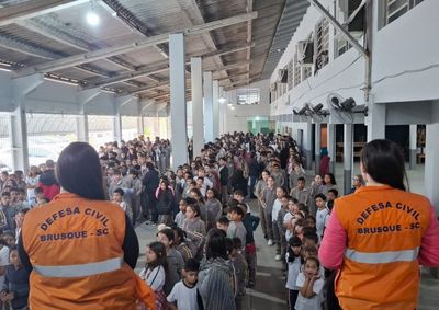 Atividade da Defesa Civil ensinou procedimentos de evacua&ccedil;&atilde;o e abordou a import&acirc;ncia do preparo diante de situa&ccedil;&otilde;es de risco