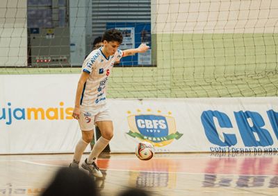 Equipe venceu o Patinhas por 5 a 0 em Pato Branco e decide, na sexta-feira (11), diante da torcida, uma vaga na semifinal da Liga Feminina de Futsal