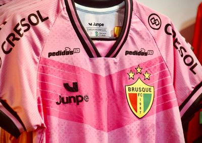 Pe&ccedil;a comemorativa j&aacute; est&aacute; &agrave; venda na loja da Junpe, anexa ao est&aacute;dio Augusto Bauer