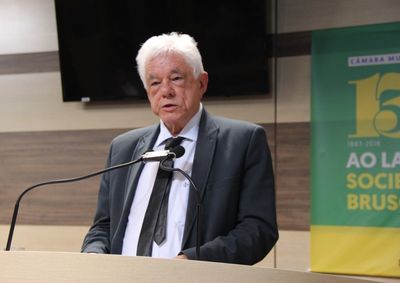 Legislativo destacou a trajet&oacute;ria de Dr. Jonas na pol&iacute;tica e na medicina; ele exerceu dois mandatos como vereador antes de comandar a Prefeitura