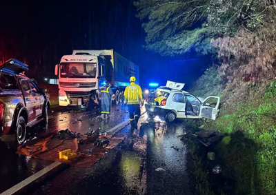 Fiat Palio transportava seis pessoas; tr&ecirc;s morreram e outras tr&ecirc;s foram encaminhadas a hospitais