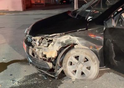 Acidente aconteceu na madrugada desta segunda-feira (7)