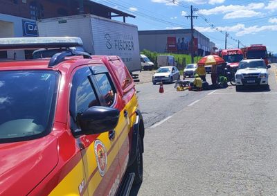 Acidente ocorreu por volta do meio-dia desta quarta-feira (16), no bairro Santa Terezinha