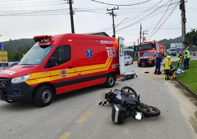 Acidente aconteceu pouco antes das 8h desta sexta-feira (4), no bairro Barrac&atilde;o