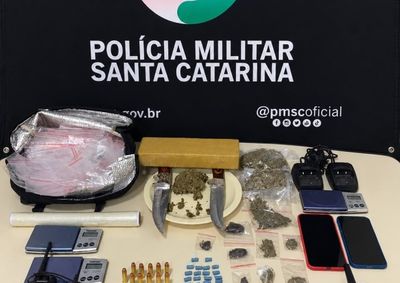 Apreens&atilde;o ocorreu ap&oacute;s PM receber informa&ccedil;&otilde;es sobre poss&iacute;vel com&eacute;rcio de drogas em uma resid&ecirc;ncia