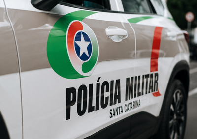 Familiares relataram que criminosos procuravam armas mantidas na resid&ecirc;ncia; nenhum suspeito havia sido preso