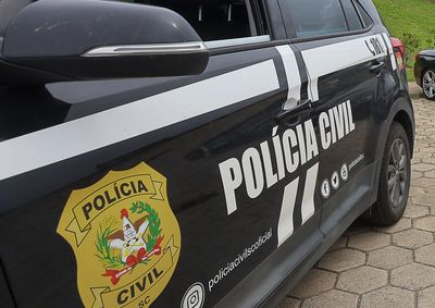Menor teria se irritado com a bagun&ccedil;a dos amigos e efetuado o disparo; defesa afirma que o tiro foi acidental.