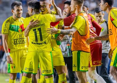 Marlyson marcou duas vezes no empate por 2 a 2; vit&oacute;ria sobre o Paysandu no s&aacute;bado (10) garante o Quadricolor na S&eacute;rie B