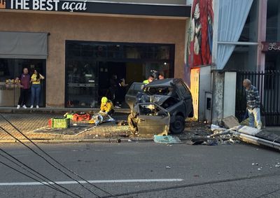 Acidente aconteceu no centro da cidade neste s&aacute;bado 24)