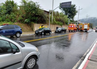 Mulher foi atendida pelos bombeiros e encaminhada ao hospital para avalia&ccedil;&atilde;o m&eacute;dica