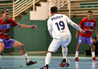 Partidas atrasadas da Chave A foram disputadas na noite de segunda-feira na Arena Brusque