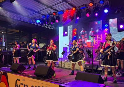 Programa&ccedil;&atilde;o re&uacute;ne m&uacute;sica, gastronomia t&iacute;pica e brincadeiras tradicionais ao longo do segundo dia de festa