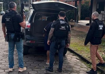 Investiga&ccedil;&atilde;o aponta que profissional teria repassado informa&ccedil;&otilde;es a integrantes do grupo e mantido registros cont&aacute;beis das atividades
