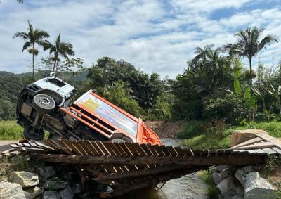 Estrutura provis&oacute;ria era destinada apenas a ve&iacute;culos leves; caminh&otilde;es deveriam utilizar passagem de concreto ao lado