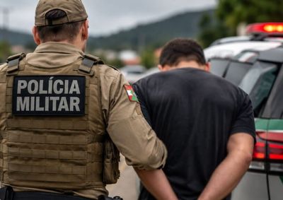 Procurado foi abordado enquanto transitava de motocicleta e encaminhado ao Pres&iacute;dio de Tijucas