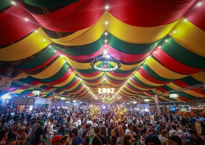 Por conta do feriado de segunda-feira, 12 de outubro, o p&uacute;blico ter&aacute; uma noite animada neste domingo (11), com programa&ccedil;&atilde;o at&eacute; &agrave;s 3h