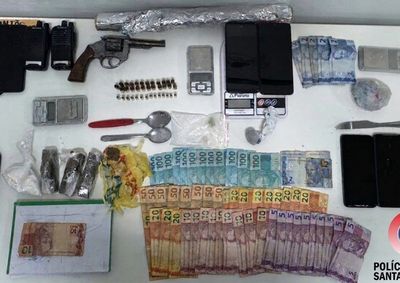 Pol&iacute;cia apreendeu entorpecentes, rev&oacute;lver, muni&ccedil;&otilde;es, balan&ccedil;as de precis&atilde;o e dinheiro