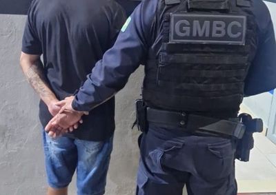 Homem de 33 anos teria reagido com xingamentos e amea&ccedil;as durante fiscaliza&ccedil;&atilde;o na avenida Atl&acirc;ntica.