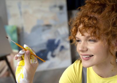 Atividade gratuita oferece rodas de conversa, artes e din&acirc;micas para jovens a partir de 12 anos.