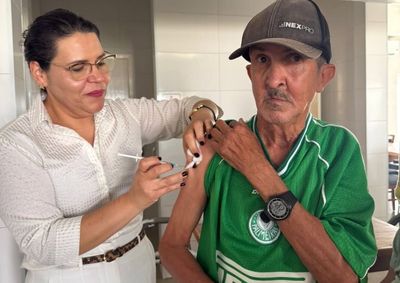 A&ccedil;&atilde;o contemplou 43 idosos e 10 funcion&aacute;rios, refor&ccedil;ando a prote&ccedil;&atilde;o contra a gripe em institui&ccedil;&atilde;o de longa perman&ecirc;ncia.