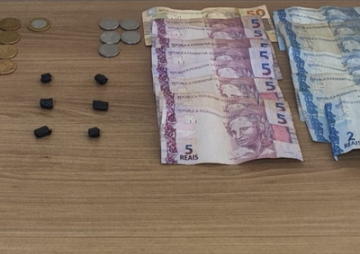 Policiais militares localizaram seis por&ccedil;&otilde;es de crack e R$ 115,45 em dinheiro durante abordagem na tarde de quarta-feira 