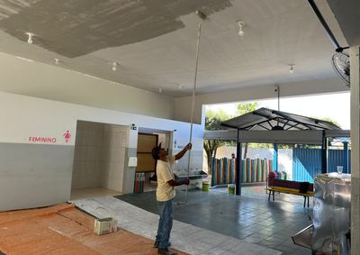 Servi&ccedil;os aproveitam o per&iacute;odo de f&eacute;rias escolares para efetuar reparos e melhorias na unidade de ensino