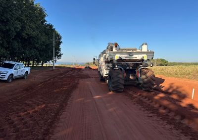 Obras chegam &agrave; fase de tratamento e compacta&ccedil;&atilde;o do subleito na via que liga a &aacute;rea urbana ao Portal da Praia e &agrave; Rodovia SP-463
