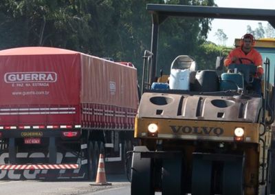 As interdi&ccedil;&otilde;es ocorrem em raz&atilde;o das obras de melhorias da pista
