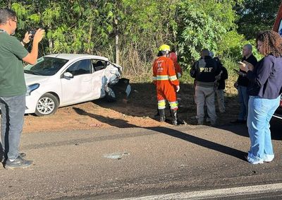 Os dois ocupantes do Nissan Versa ficaram em estado grave e foram encaminhados &agrave; Santa Casa