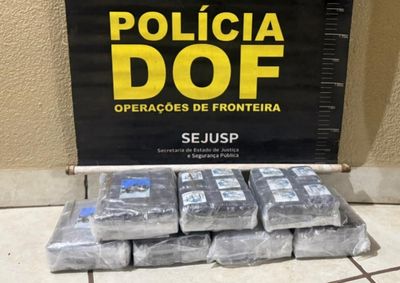 Durante o acompanhamento, os policiais observaram que um objeto foi arremessado para fora do autom&oacute;vel