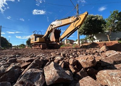 Obras de drenagem, esgoto e pavimenta&ccedil;&atilde;o refor&ccedil;am gest&atilde;o da prefeita Lurdes e mudam realidade do bairro