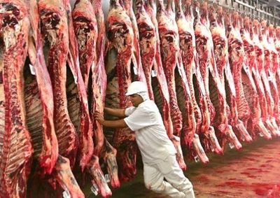 A JBS, em Campo Grande, e a Iguatemi Beef suspenderam os abates em julho