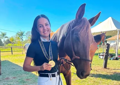 Vaniely da Silva Sousa se destacou montando a potra Senhorita Dourada, animal da H&iacute;pica S&atilde;o Jos&eacute;