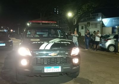 Entre os alvos est&aacute; o piloto da motocicleta utilizada na fuga