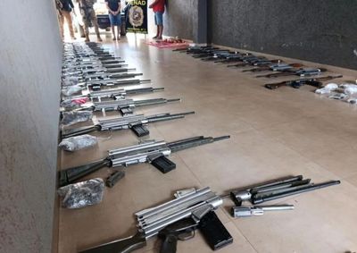 Durante a opera&ccedil;&atilde;o, foram encontrados 20 fuzis G3 de fabrica&ccedil;&atilde;o alem&atilde; e outros 10 fuzis CETME produzidos na Espanha