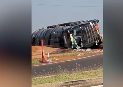 O acidente aconteceu no km 1 da rodovia, no trecho conhecido como Trevo das 7 Cruzes