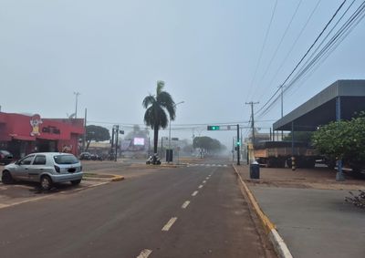 Neste domingo (9), a previs&atilde;o indica sol entre muitas nuvens, com possibilidade de pancadas de chuva &agrave; tarde e &agrave; noite.