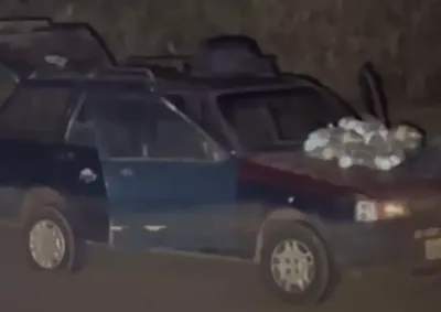 Os policiais revidaram e atingiram os dois homens, que morreram no local