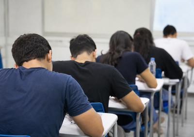 Os cursos dispon&iacute;veis s&atilde;o: T&eacute;cnico em Administra&ccedil;&atilde;o; T&eacute;cnico em Log&iacute;stica