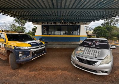 Al&eacute;m dos entorpecentes, foram apreendidos tr&ecirc;s aparelhos celulares e R$ 2.571 em dinheiro
