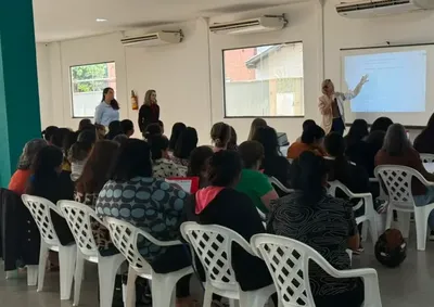 O treinamento &eacute; conduzido pelas nutricionistas do PNAE, Denise Rubinho, Giovana Bettini e J&eacute;ssica Rodrigues
